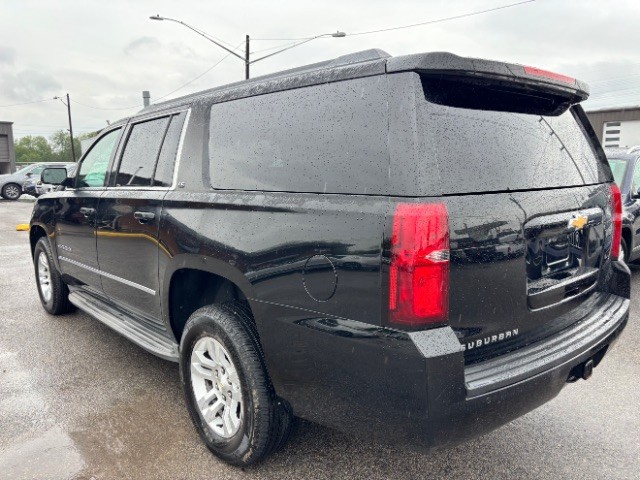 Chevrolet Suburban Vehicle Full-screen Gallery Image 04