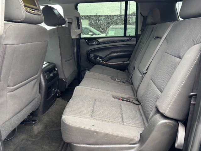 Chevrolet Suburban Vehicle Full-screen Gallery Image 06