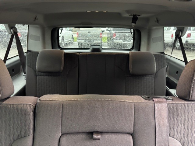 Chevrolet Suburban Vehicle Full-screen Gallery Image 07