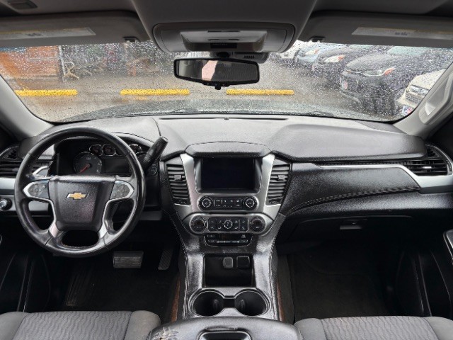 Chevrolet Suburban Vehicle Full-screen Gallery Image 08