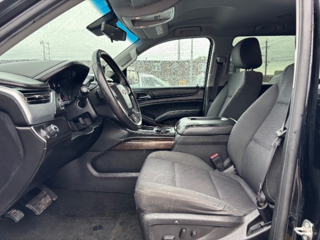 Chevrolet Suburban Vehicle Full-screen Gallery Image 11