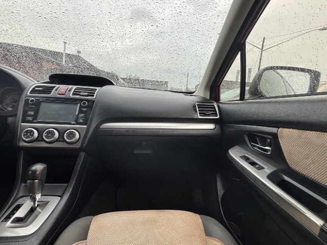 Subaru Crosstrek Vehicle Full-screen Gallery Image 09