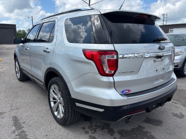 Ford Explorer Vehicle Full-screen Gallery Image 04