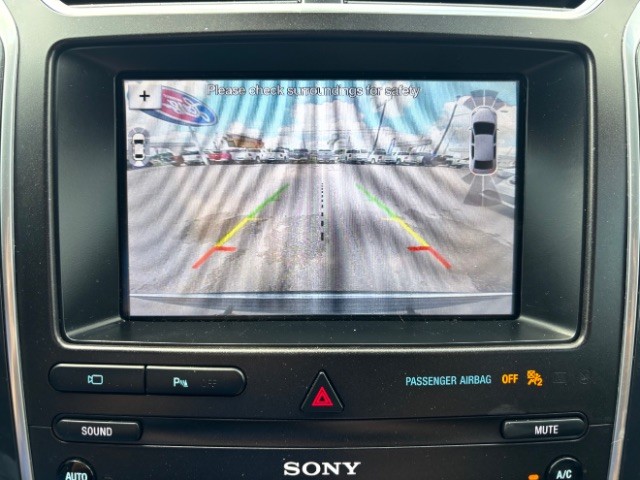 Ford Explorer Vehicle Full-screen Gallery Image 11
