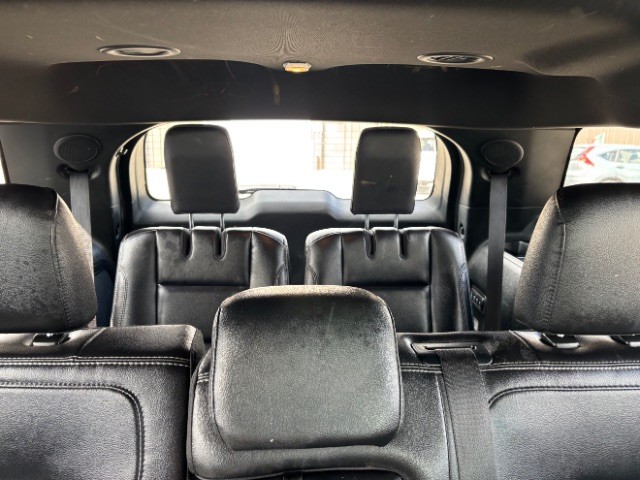 Ford Explorer Vehicle Full-screen Gallery Image 13
