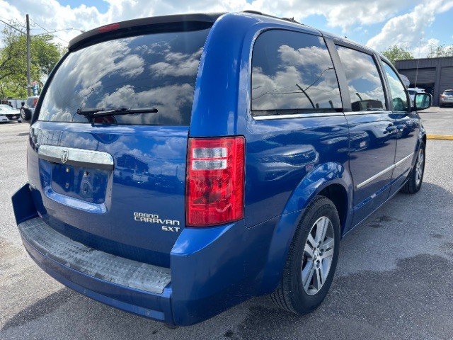 Dodge Grand Caravan Vehicle Full-screen Gallery Image 05