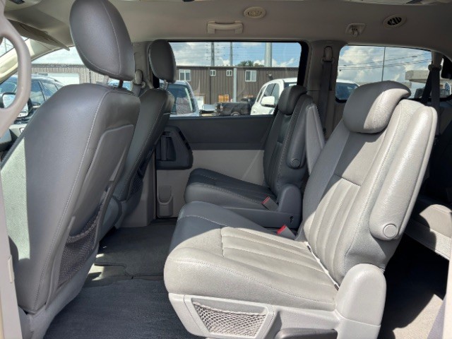 Dodge Grand Caravan Vehicle Full-screen Gallery Image 06