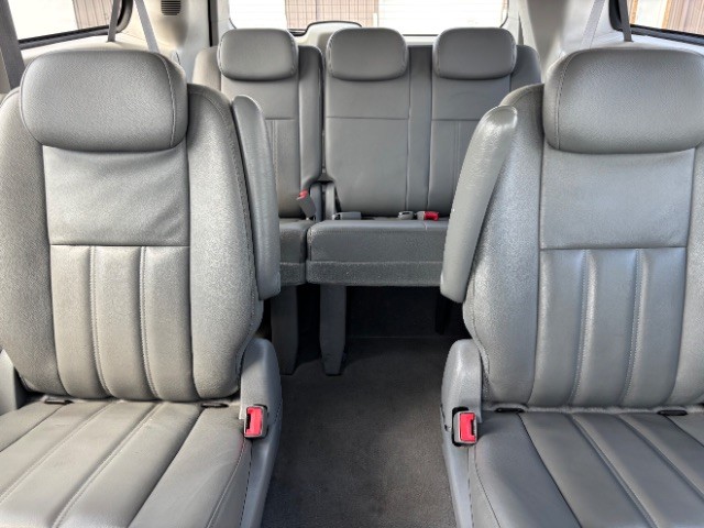 Dodge Grand Caravan Vehicle Full-screen Gallery Image 07