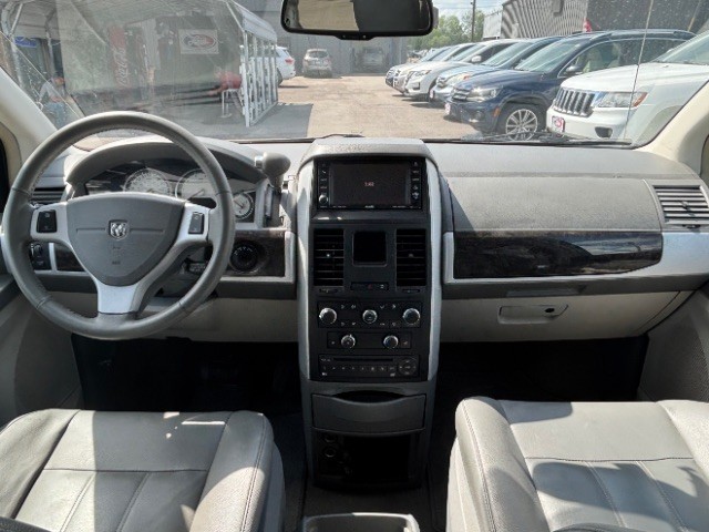 Dodge Grand Caravan Vehicle Full-screen Gallery Image 08