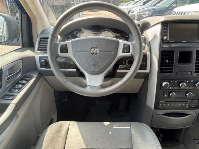 Dodge Grand Caravan Vehicle Full-screen Gallery Image 09