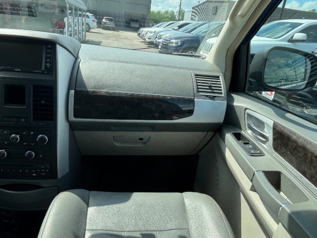 Dodge Grand Caravan Vehicle Full-screen Gallery Image 10