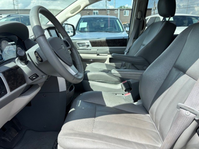 Dodge Grand Caravan Vehicle Full-screen Gallery Image 11