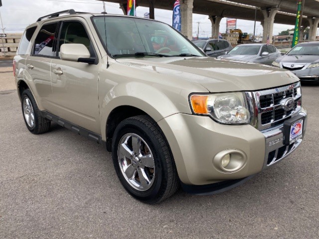 Ford Escape Vehicle Full-screen Gallery Image 03