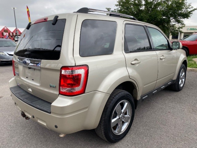 Ford Escape Vehicle Full-screen Gallery Image 04
