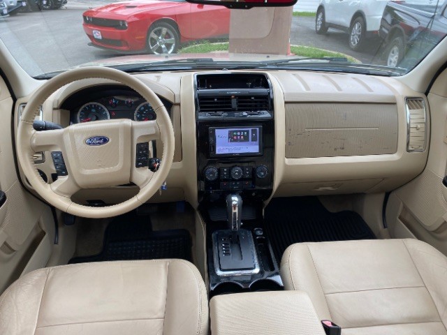 Ford Escape Vehicle Full-screen Gallery Image 06