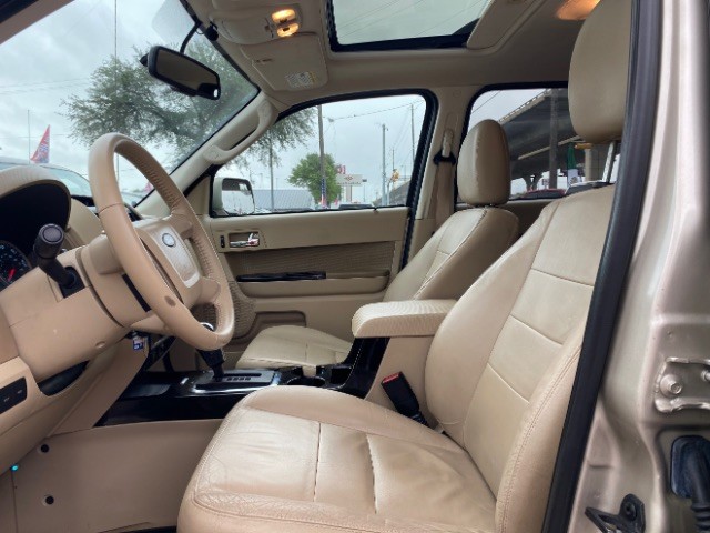 Ford Escape Vehicle Full-screen Gallery Image 08