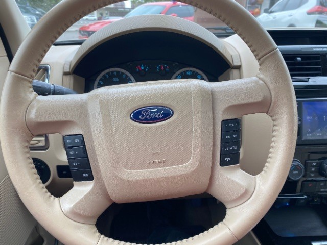 Ford Escape Vehicle Full-screen Gallery Image 15