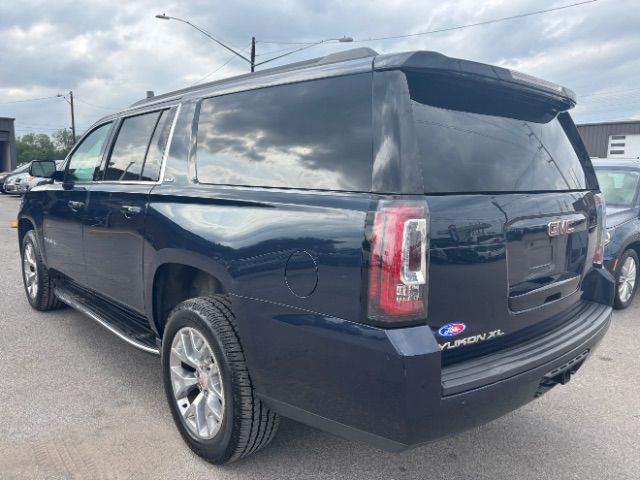 GMC Yukon XL Vehicle Full-screen Gallery Image 04