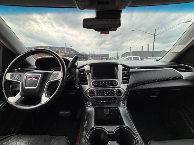 GMC Yukon XL Vehicle Full-screen Gallery Image 08