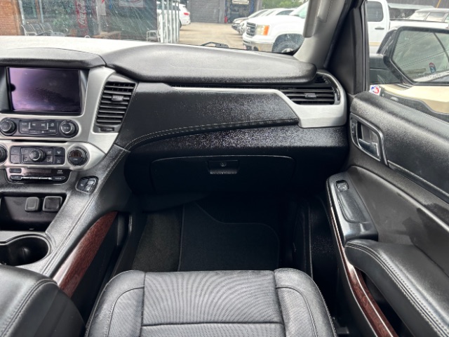GMC Yukon XL Vehicle Full-screen Gallery Image 10
