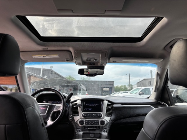 GMC Yukon XL Vehicle Full-screen Gallery Image 11