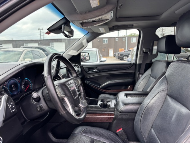 GMC Yukon XL Vehicle Full-screen Gallery Image 12