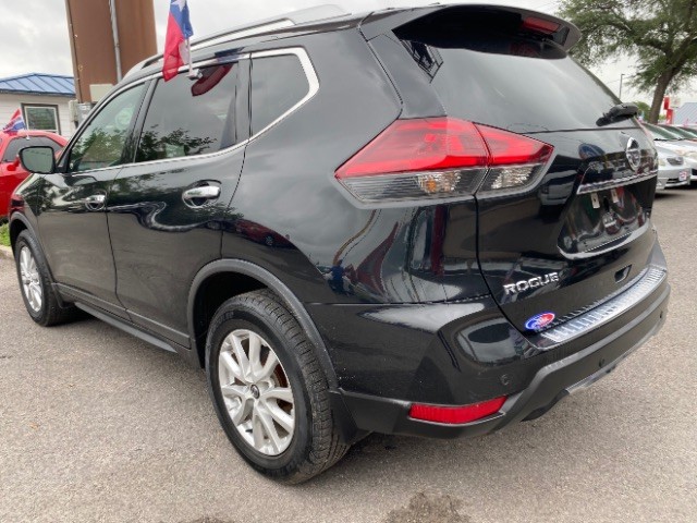 Nissan Rogue Vehicle Full-screen Gallery Image 05