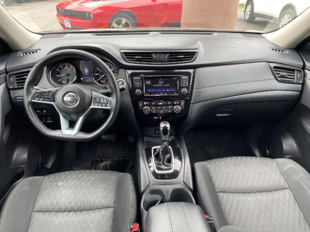Nissan Rogue Vehicle Full-screen Gallery Image 06