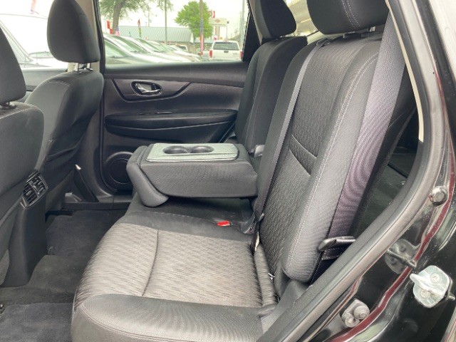 Nissan Rogue Vehicle Full-screen Gallery Image 07