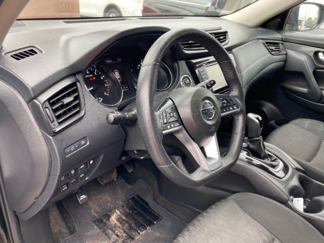 Nissan Rogue Vehicle Full-screen Gallery Image 09