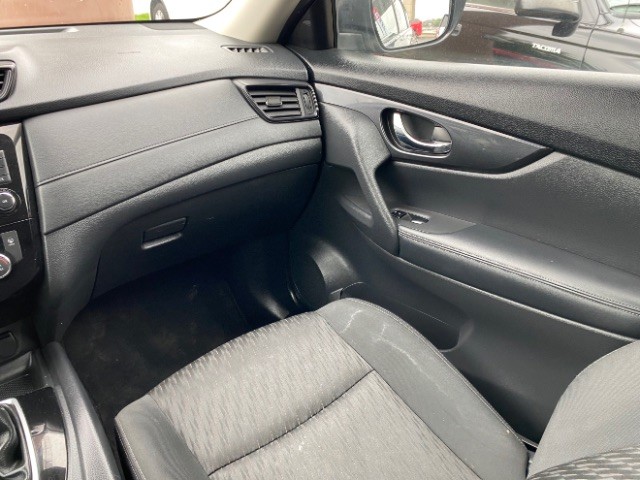 Nissan Rogue Vehicle Full-screen Gallery Image 10