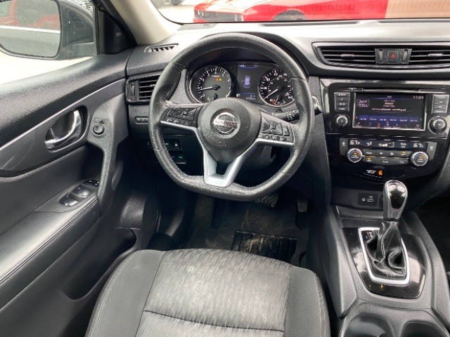 Nissan Rogue Vehicle Full-screen Gallery Image 11