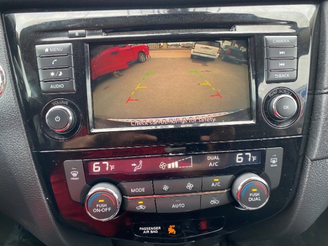 Nissan Rogue Vehicle Full-screen Gallery Image 13