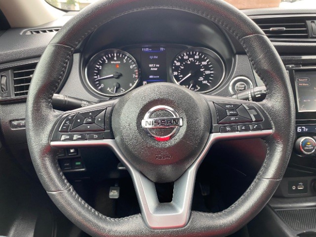 Nissan Rogue Vehicle Full-screen Gallery Image 14