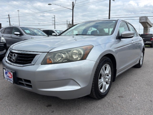 Honda Accord Sedan Vehicle Full-screen Gallery Image 03