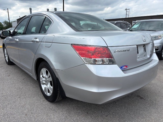 Honda Accord Sedan Vehicle Full-screen Gallery Image 04