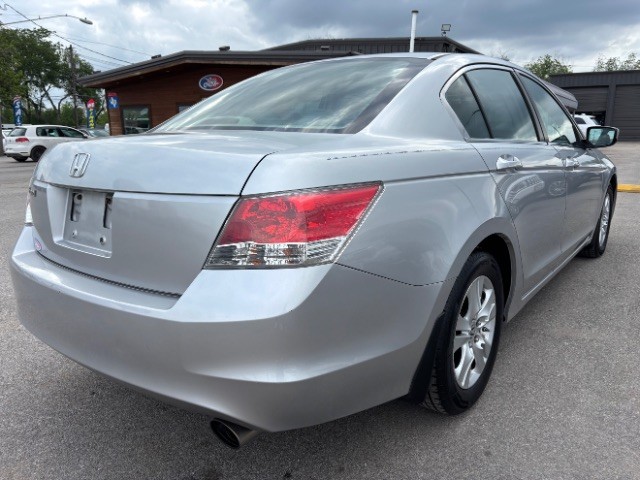 Honda Accord Sedan Vehicle Full-screen Gallery Image 05