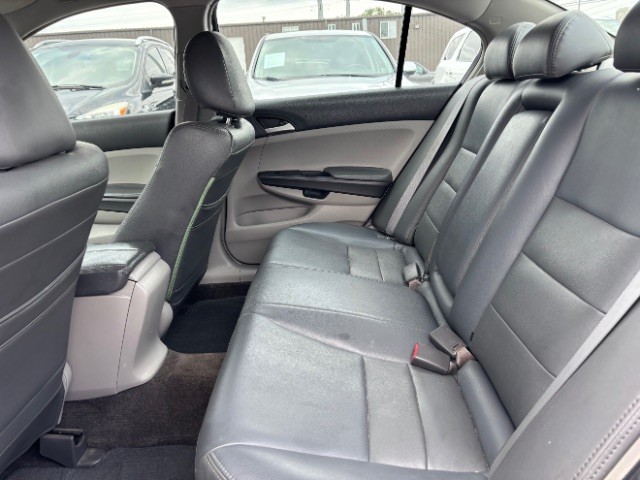 Honda Accord Sedan Vehicle Full-screen Gallery Image 06