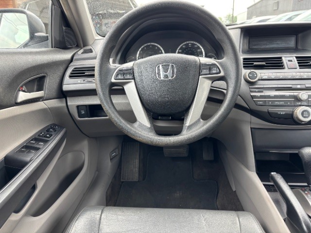Honda Accord Sedan Vehicle Full-screen Gallery Image 08