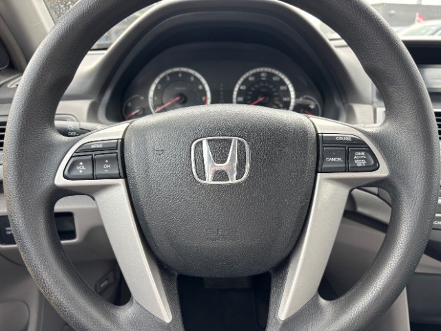 Honda Accord Sedan Vehicle Full-screen Gallery Image 11