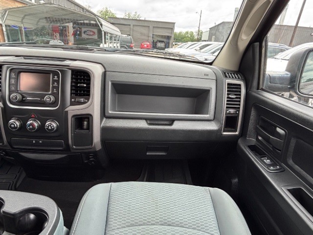 Ram 1500 Vehicle Full-screen Gallery Image 09
