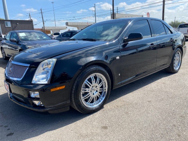 Cadillac STS Vehicle Full-screen Gallery Image 03