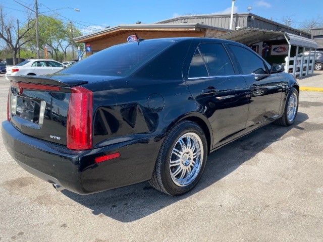 Cadillac STS Vehicle Full-screen Gallery Image 05