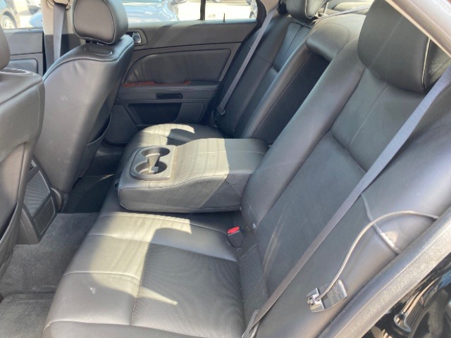 Cadillac STS Vehicle Full-screen Gallery Image 07