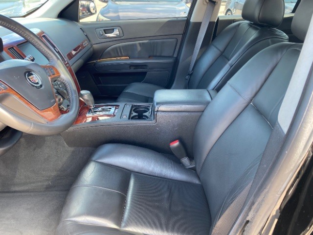 Cadillac STS Vehicle Full-screen Gallery Image 09