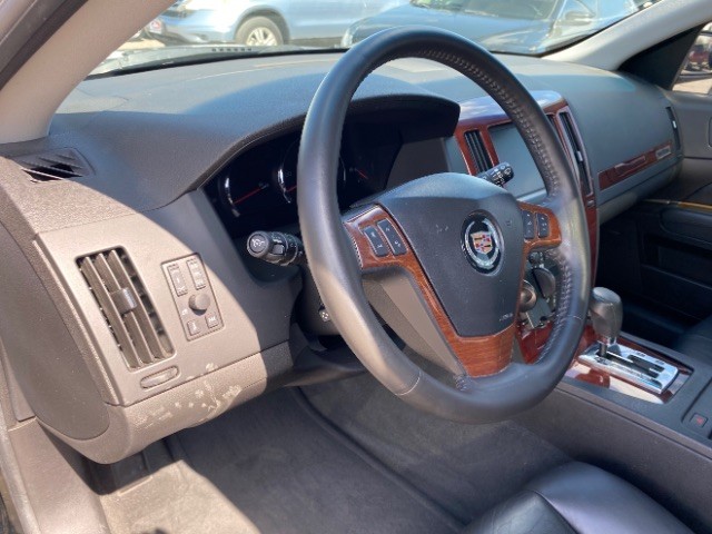 Cadillac STS Vehicle Full-screen Gallery Image 10