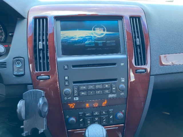 Cadillac STS Vehicle Full-screen Gallery Image 13