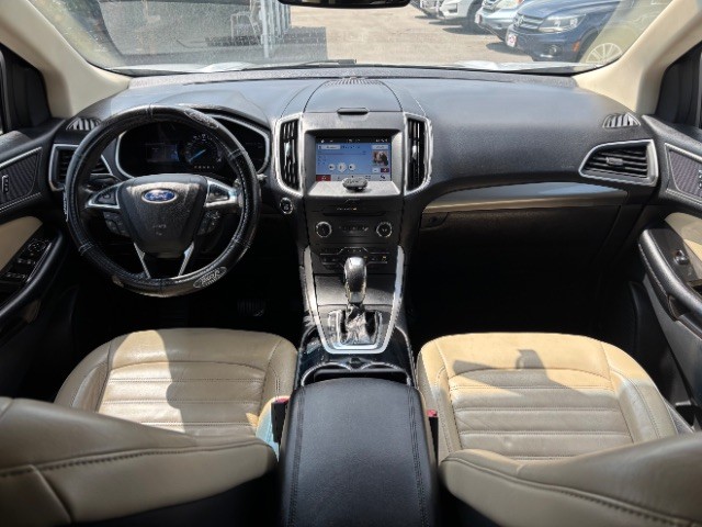 Ford Edge Vehicle Full-screen Gallery Image 05