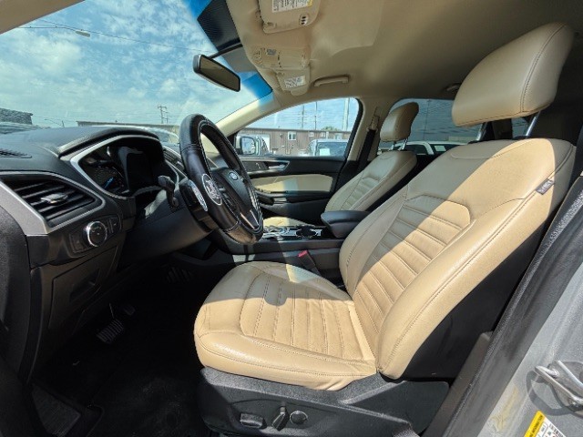 Ford Edge Vehicle Full-screen Gallery Image 06