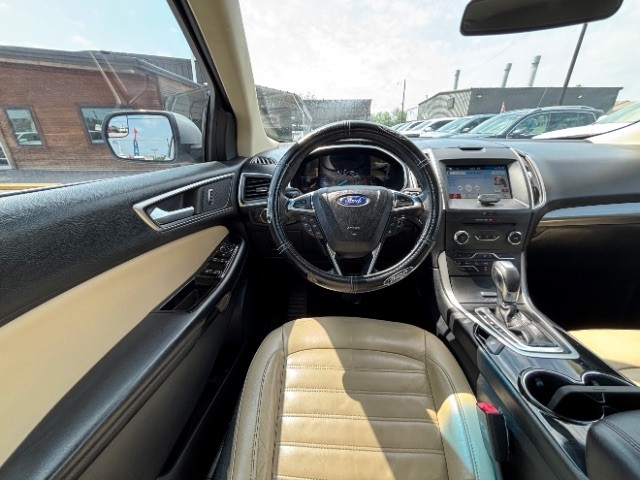 Ford Edge Vehicle Full-screen Gallery Image 07